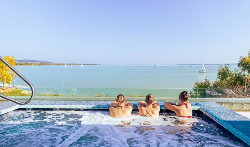 Hotel Helikon Keszthely - T�bbet kevesebb�rt (min. 3 �j)