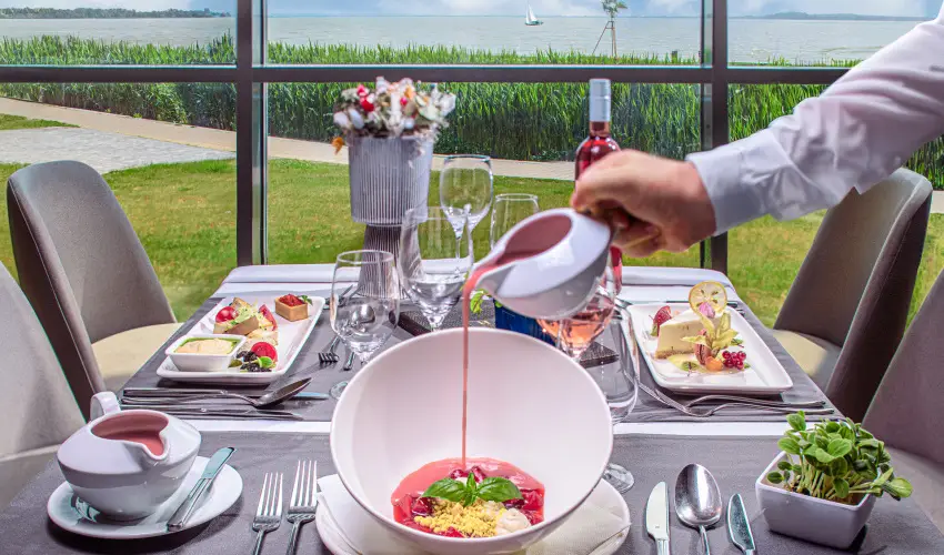 Hotel Helikon Keszthely - T�bbet kevesebb�rt (min. 3 �j)