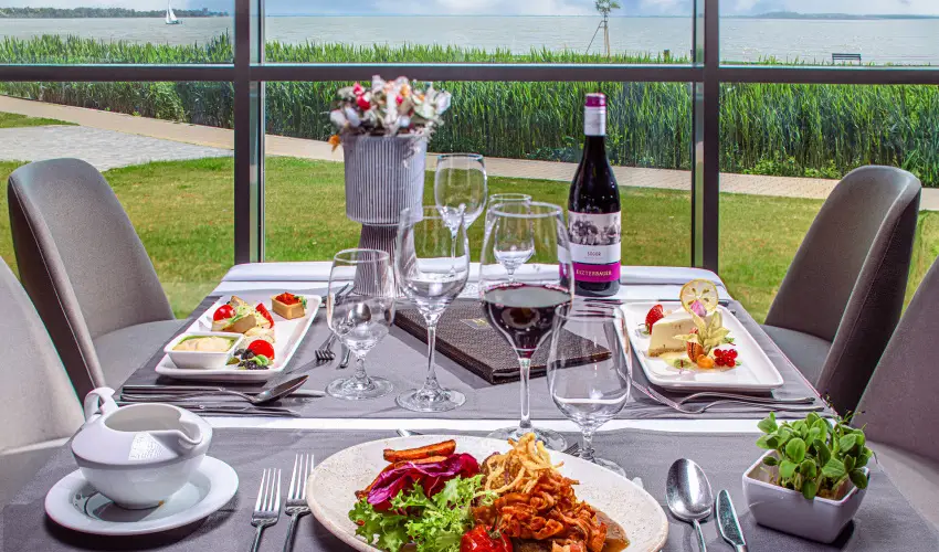 Hotel Helikon Keszthely - T�bbet kevesebb�rt (min. 3 �j)