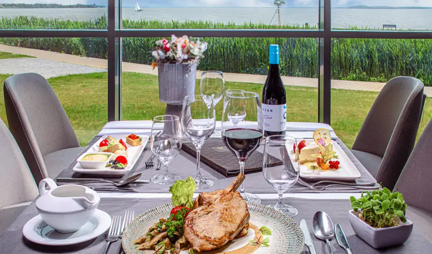 Hotel Helikon Keszthely - T�bbet kevesebb�rt (min. 3 �j)