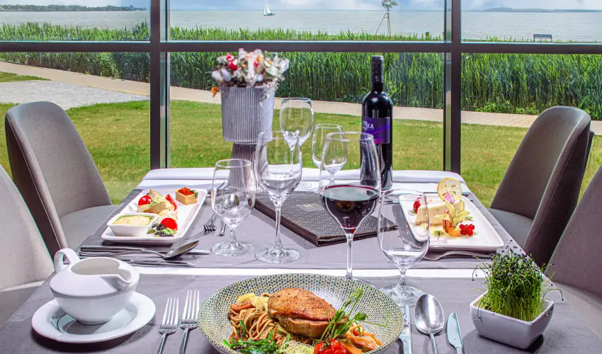 Hotel Helikon Keszthely - T�bbet kevesebb�rt (min. 3 �j)