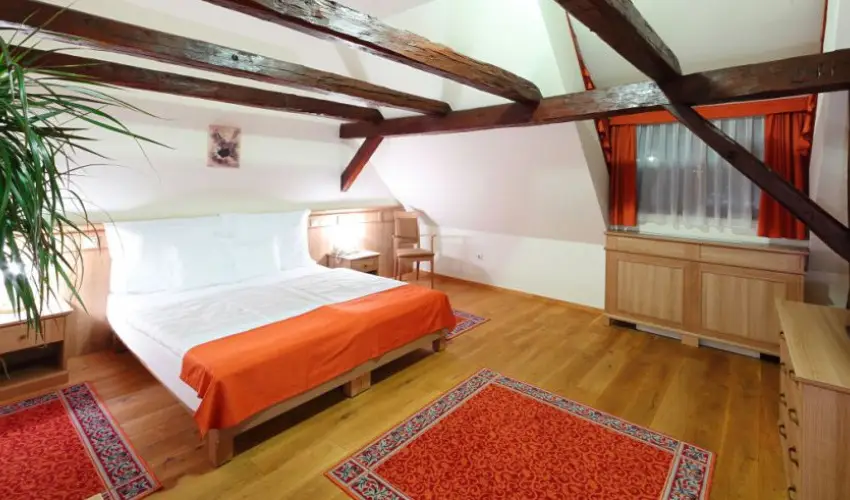 Hotel Historia & Historante Veszprm - Kedvezmnyes r csaldok rszreak reggelis elltssal (1 jtl)