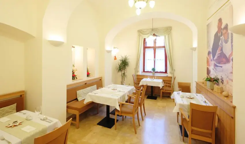 Hotel Historia & Historante Veszprm - Kedvezmnyes r csaldok rszreak reggelis elltssal (1 jtl)