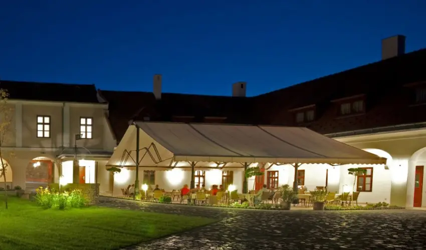 Hotel Historia & Historante Veszprm - Kedvezmnyes r csaldok rszreak reggelis elltssal (1 jtl)