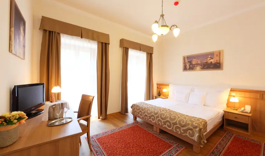 Hotel Historia & Historante Veszprm - Kedvezmnyes r csaldok rszreak reggelis elltssal (1 jtl)