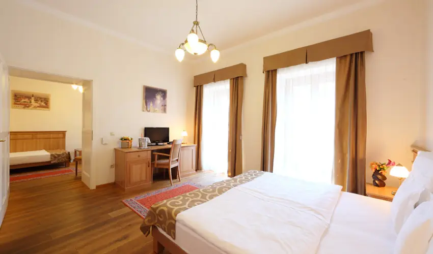 Hotel Historia & Historante Veszprm - Kedvezmnyes r csaldok rszreak reggelis elltssal (1 jtl)