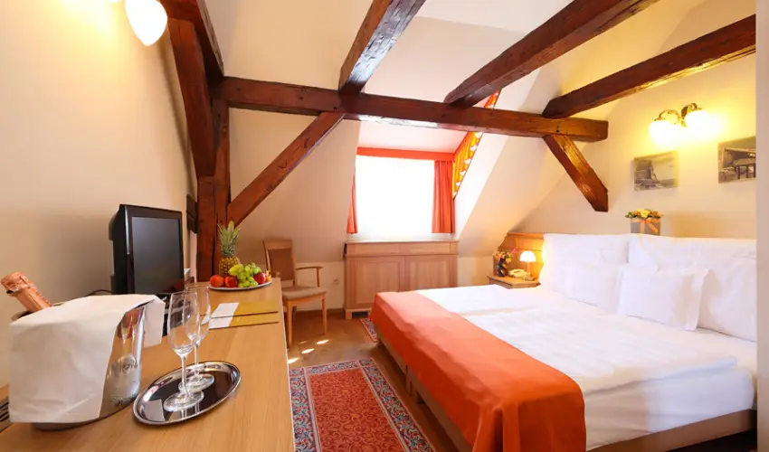 Hotel Historia & Historante Veszprm - Kedvezmnyes r csaldok rszreak reggelis elltssal (1 jtl)