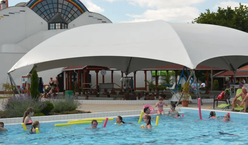 Hforrs Hotel s dlpark Gyula - Kedvezmnyes r csaldok rszreak nelltssal (1 jtl)