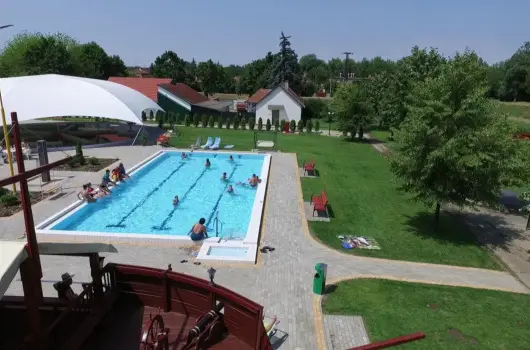 Hforrs Hotel s dlpark - Kedvezmnyes r csaldok rszreak reggelis elltssal (1 jtl)