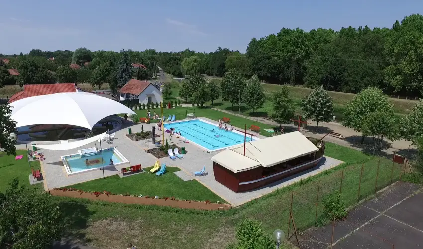 H�forr�s Hotel �s �d�l�park Gyula - Kedvezm�nyes �r csal�dok r�sz�reak �nell�t�ssal (1 �jt�l)