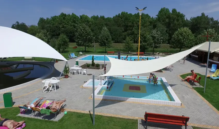 H�forr�s Hotel �s �d�l�park Gyula - Kedvezm�nyes �r csal�dok r�sz�reak �nell�t�ssal (1 �jt�l)