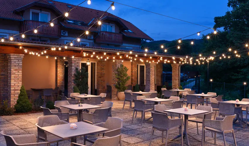 Hotel Honti Wellness s Konferencia Szlloda Visegrd - Kedvezmnyes r csaldok rszreak reggelis elltssal (1 jtl)