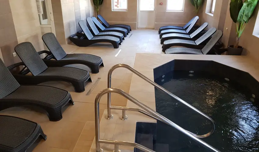 Hotel Hungaria Miskolctapolca Miskolctapolca - Kedvezmnyes r csaldok rszreak nelltssal (1 jtl)