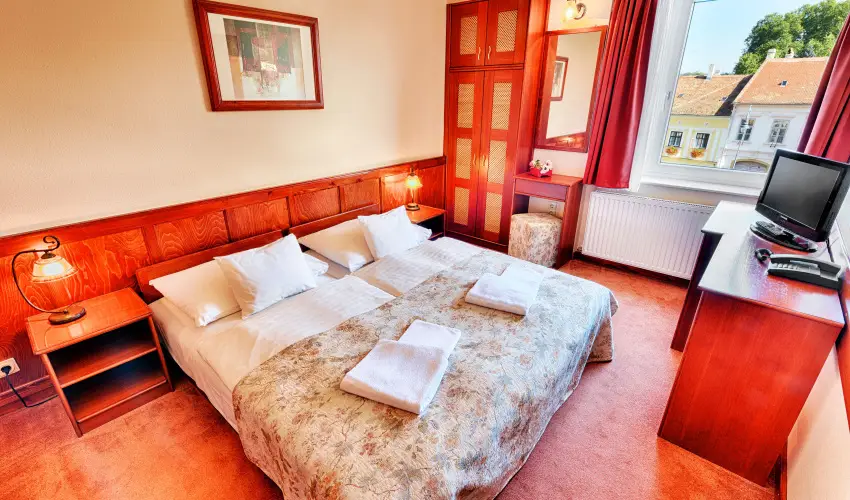 Hotel �rottk� K�szeg - Tal�lkozzunk K�szegen! (min. 2 �j)