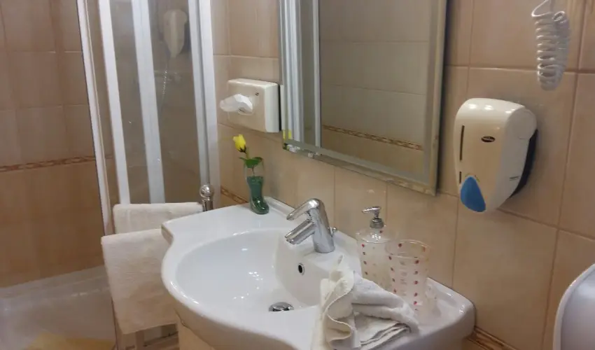 Hotel Isabell Gyr - Kedvezmnyes r csaldok rszreak reggelis elltssal (1 jtl)