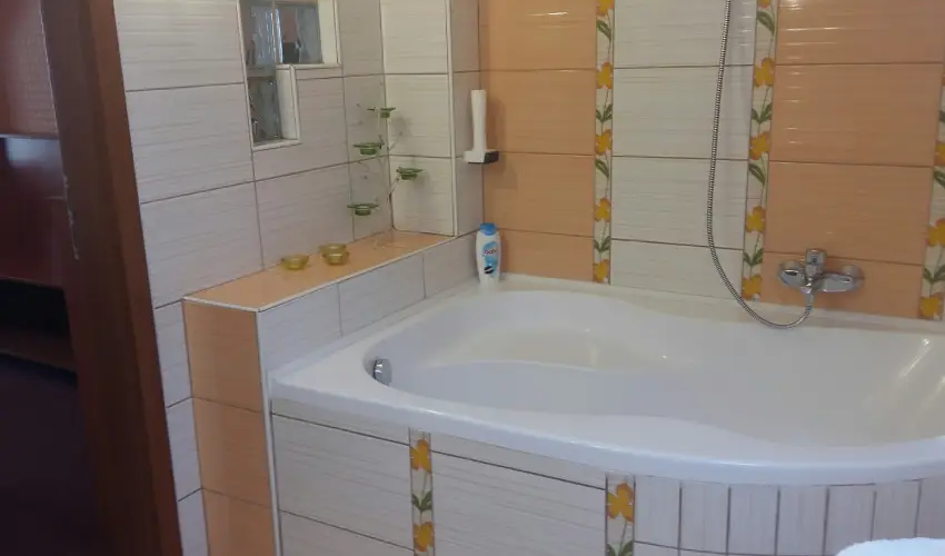 Hotel Isabell Gyr - Kedvezmnyes r csaldok rszreak reggelis elltssal (1 jtl)