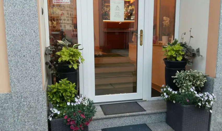 Hotel Isabell Gyr - Kedvezmnyes r csaldok rszreak reggelis elltssal (1 jtl)