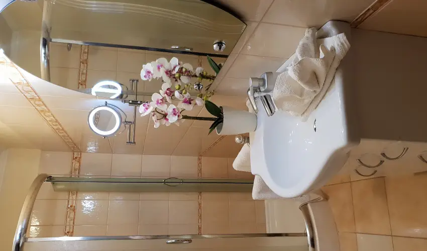 Hotel Isabell Gyr - Kedvezmnyes r csaldok rszreak reggelis elltssal (1 jtl)