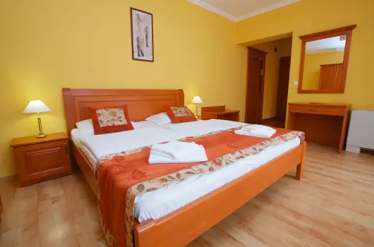 Hotel Jrja - Kedvezmnyes r csaldok rszreak reggelis elltssal (1 jtl)