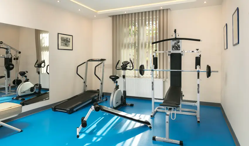 Hotel K�lv�ria Gy�r - Kedvezm�nyes �r csal�dok r�sz�reak reggelis ell�t�ssal (1 �jt�l)