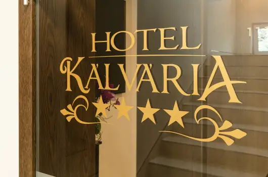 Hotel K�lv�ria - Kedvezm�nyes �r csal�dok r�sz�reak reggelis ell�t�ssal (1 �jt�l)