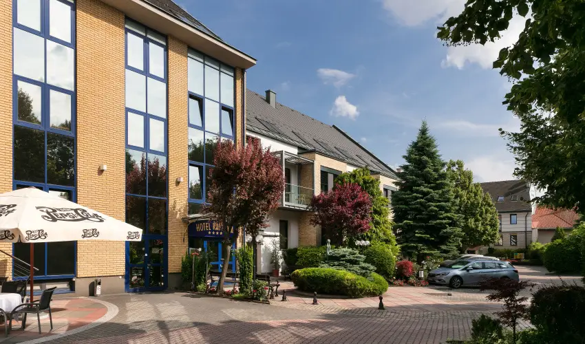 Hotel K�lv�ria Gy�r - Kedvezm�nyes �r csal�dok r�sz�reak reggelis ell�t�ssal (1 �jt�l)
