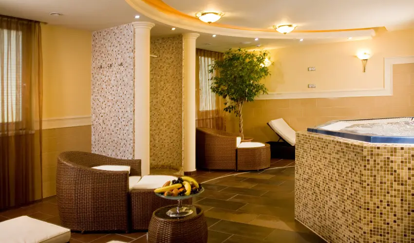 Hotel K�lv�ria Gy�r - Kedvezm�nyes �r csal�dok r�sz�reak reggelis ell�t�ssal (1 �jt�l)