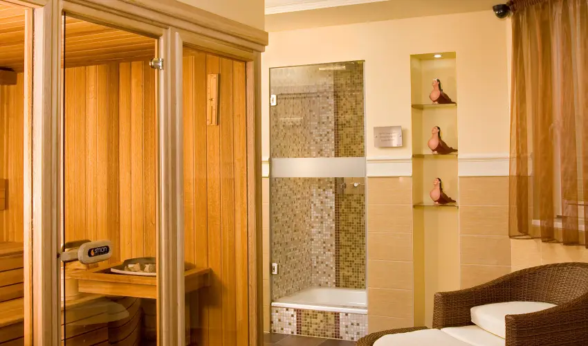Hotel K�lv�ria Gy�r - Kedvezm�nyes �r csal�dok r�sz�reak reggelis ell�t�ssal (1 �jt�l)