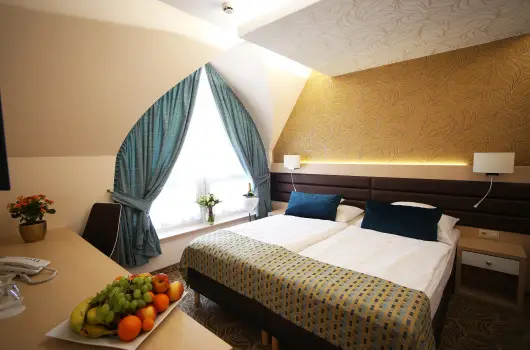 Hotel Kiss - M�jus 1.