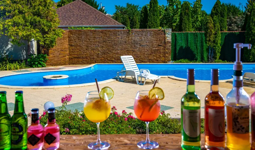 Hotel Kiss Tata - Kedvezmnyes r csaldok rszreak reggelis elltssal (1 jtl)