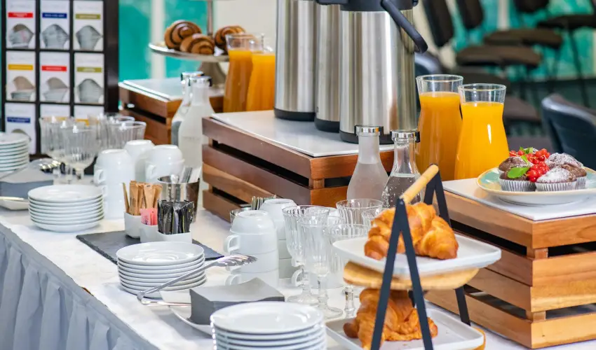 Hotel Kiss Tata - Kedvezmnyes r csaldok rszreak reggelis elltssal (1 jtl)