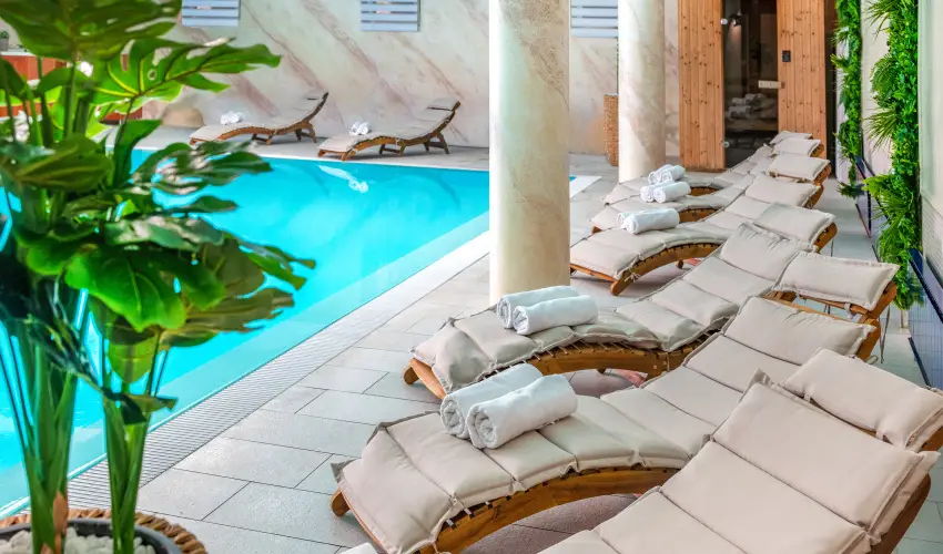 Hotel Kiss Tata - Kedvezmnyes r csaldok rszreak reggelis elltssal (1 jtl)