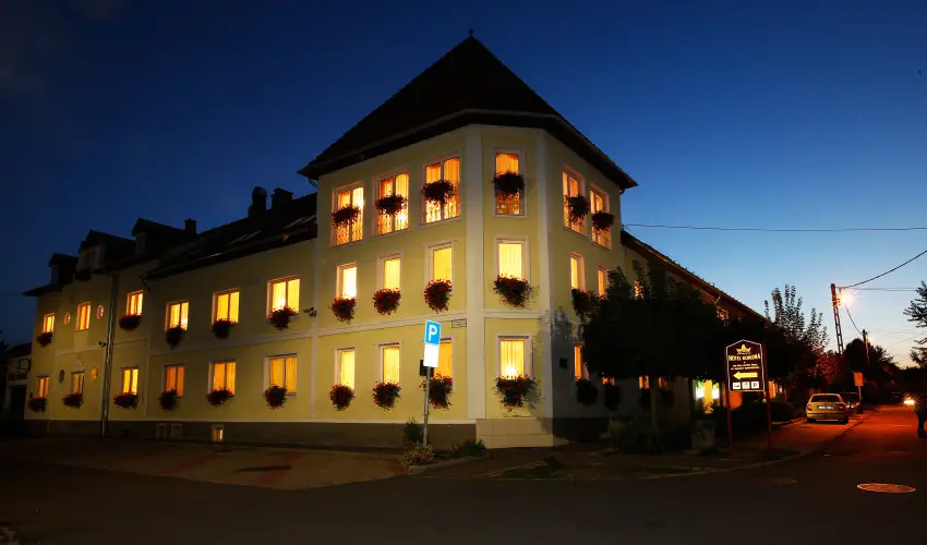 Hotel Korona Wellness, Rendezvny & Borhotel Eger Eger - Flpanzis ajnlat (1 jtl)