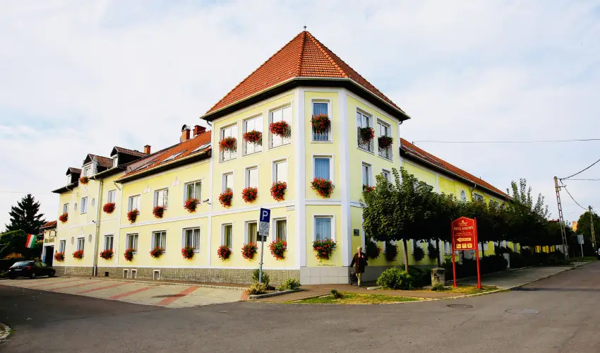 Hotel Korona Wellness, Rendezvny & Borhotel Eger Eger - Flpanzis ajnlat (1 jtl)