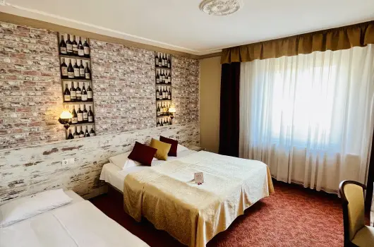 Hotel Korona Wellness, Rendezv�ny & Borhotel Eger - Reggelis aj�nlat (1 �jt�l)