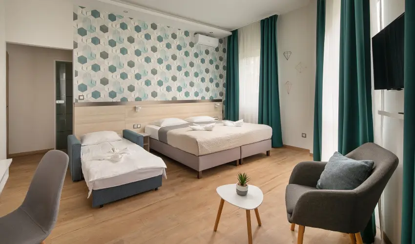 Kristly Hotel Keszthely - Balatoni retro szilveszter (min. 2 j)