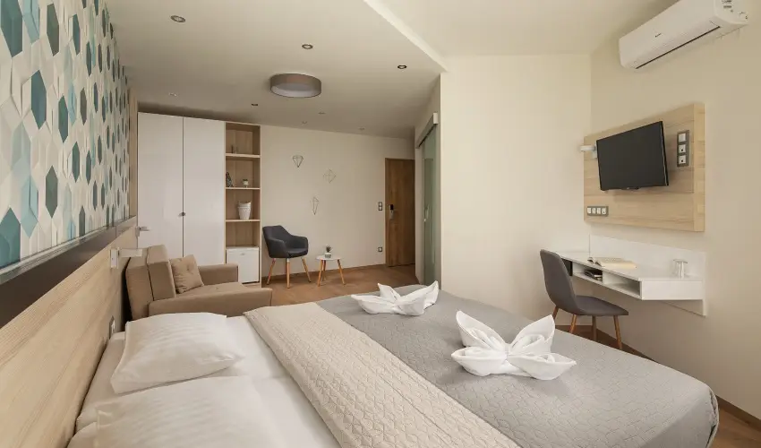 Kristly Hotel Keszthely - Balatoni retro szilveszter (min. 2 j)