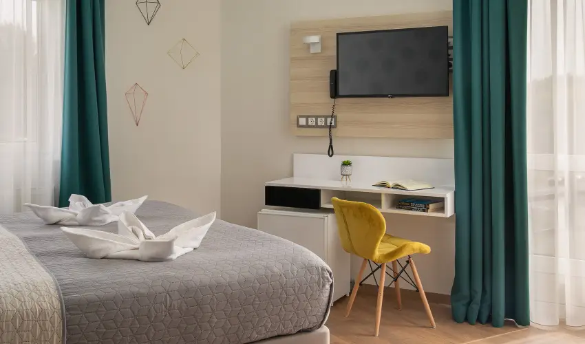 Kristly Hotel Keszthely - Balatoni retro szilveszter (min. 2 j)