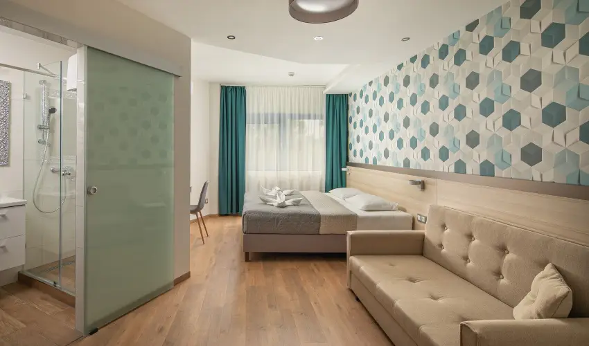 Kristly Hotel Keszthely - Balatoni retro szilveszter (min. 2 j)