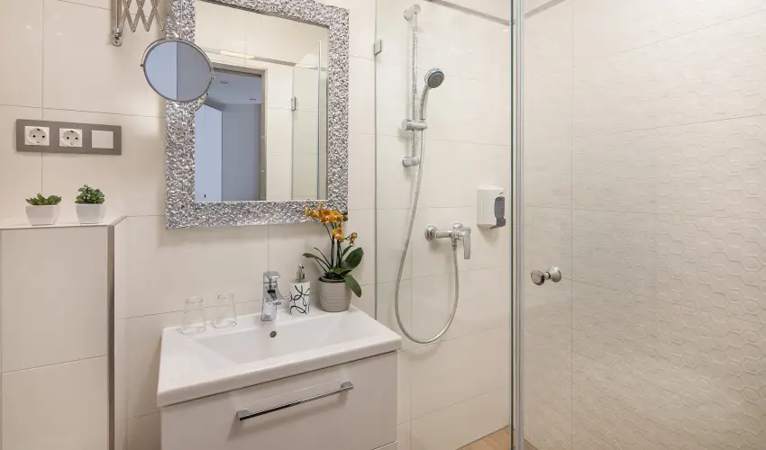 Kristly Hotel Keszthely - Balatoni retro szilveszter (min. 2 j)