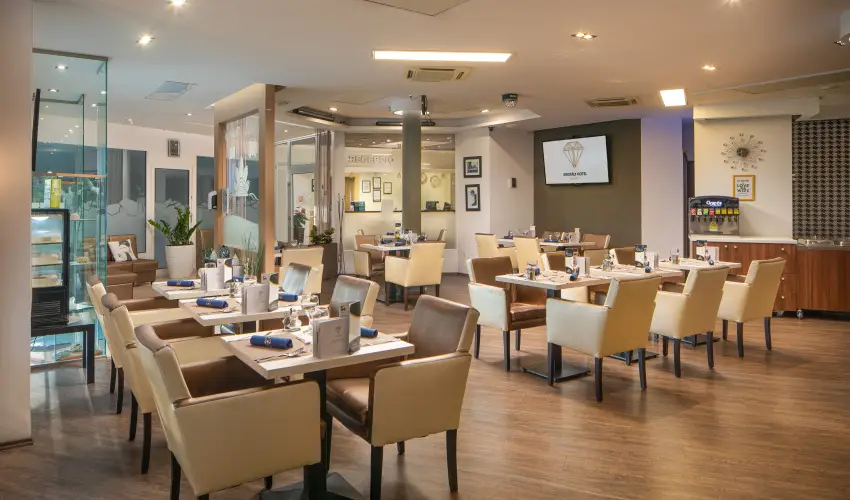 Kristly Hotel Keszthely - Balatoni retro szilveszter (min. 2 j)