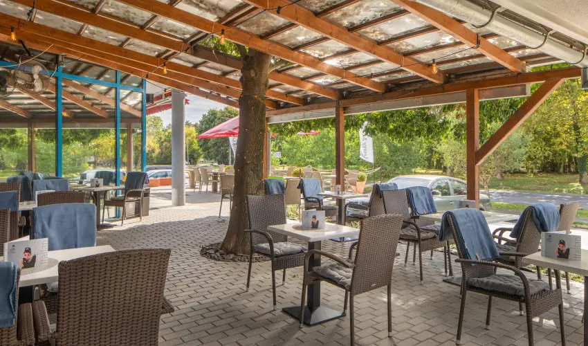 Kristly Hotel Keszthely - Balatoni retro szilveszter (min. 2 j)