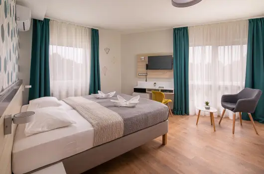 Kristly Hotel - Kedvezmnyes r csaldok rszreak flpanzis elltssal (1 jtl)