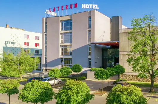 Laterum Hotel - Kedvezm�nyes �r csal�dok r�sz�re reggelivel