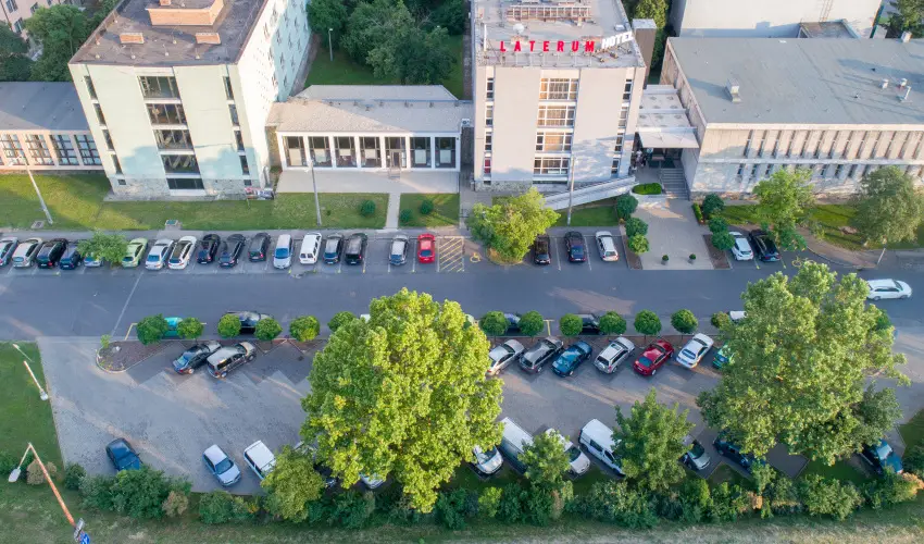 Laterum Hotel Pcs - Kedvezmnyes r csaldok rszre flpanzival (1 jtl)