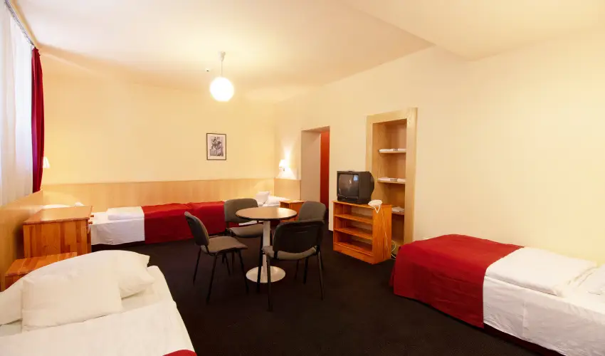 Laterum Hotel Pcs - Kedvezmnyes r csaldok rszre flpanzival (1 jtl)