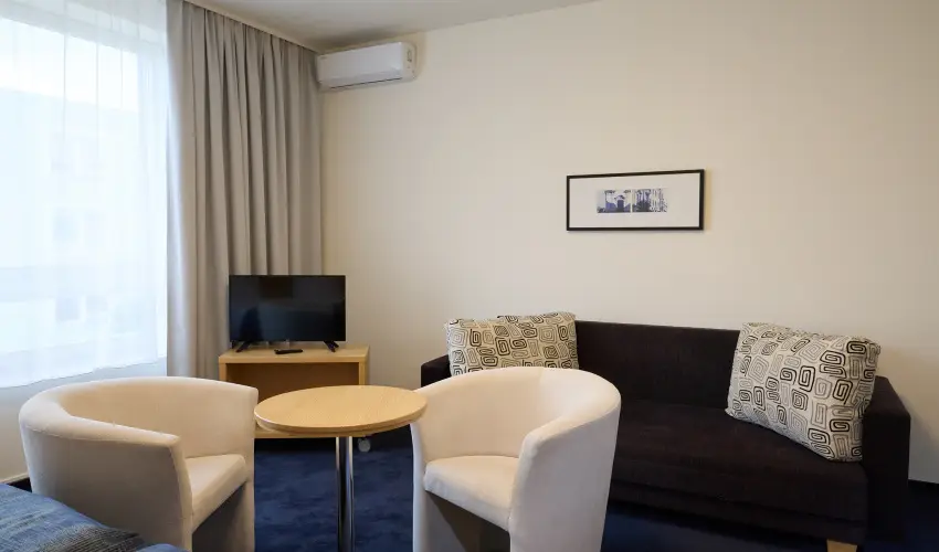 Laterum Hotel P�cs - Kedvezm�nyes �r csal�dok r�sz�re f�lpanzi�val (1 �jt�l)