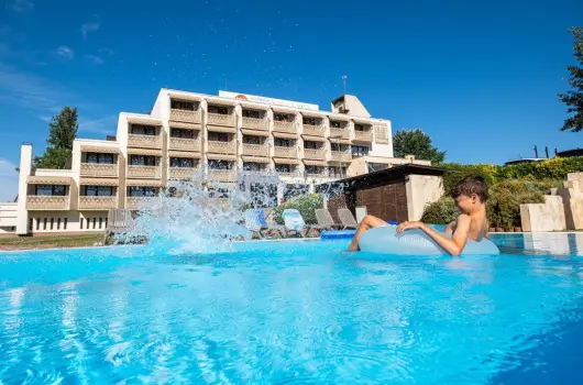 Hotel Margar�ta - Kedvezm�nyes �r csal�dok r�sz�re f�lpanzi�val