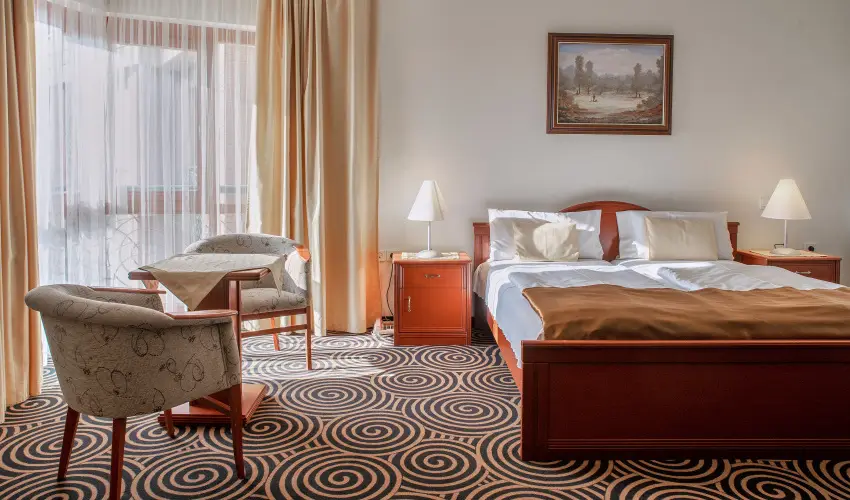 S�ndor Hotel P�cs - Kedvezm�nyes �r csal�dok r�sz�re reggelivel (1 �jt�l)