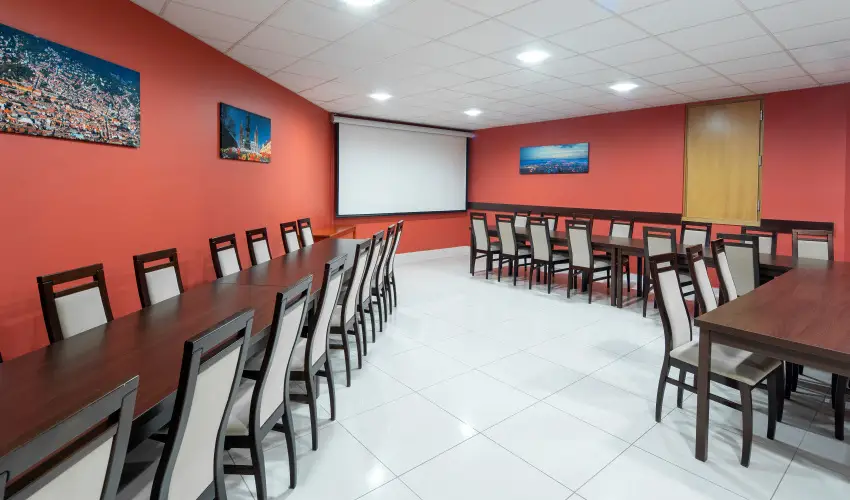 S�ndor Hotel P�cs - Kedvezm�nyes �r csal�dok r�sz�re reggelivel (1 �jt�l)